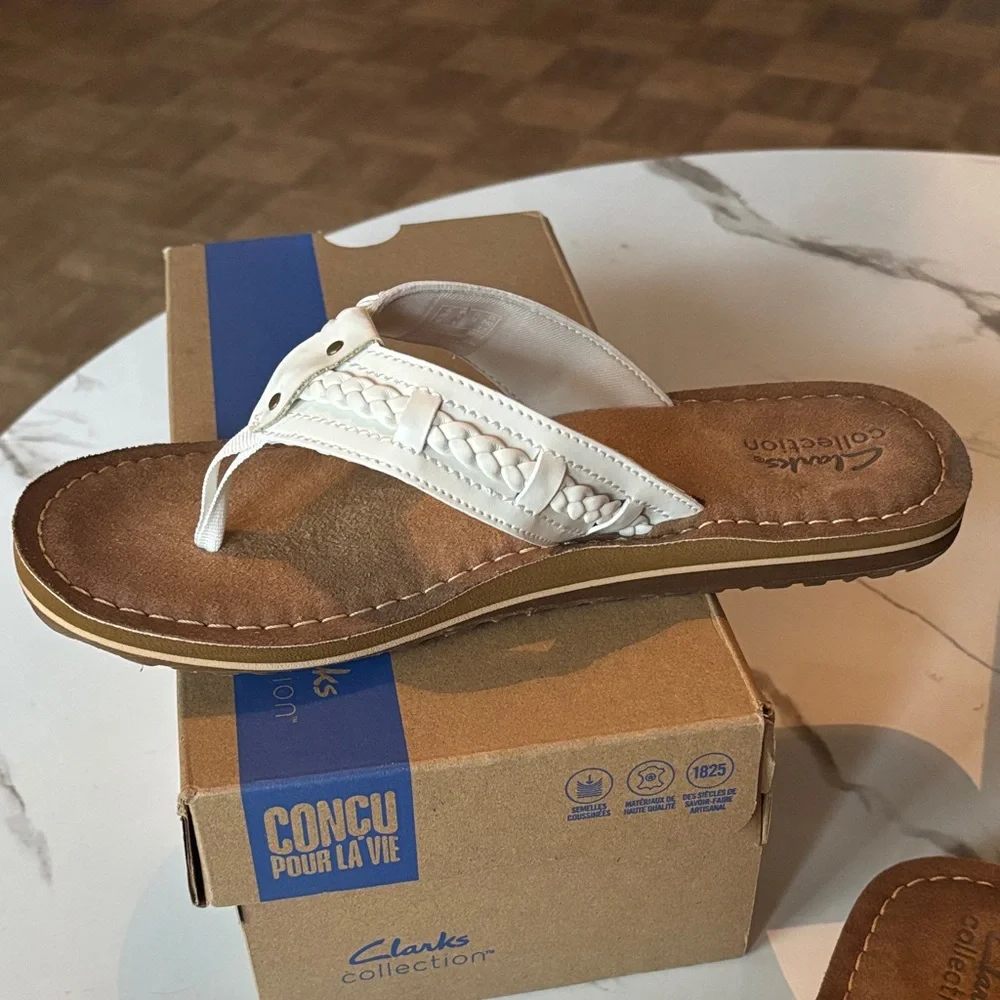Clarks Off White Thong Sandals - Picture 4 of 7